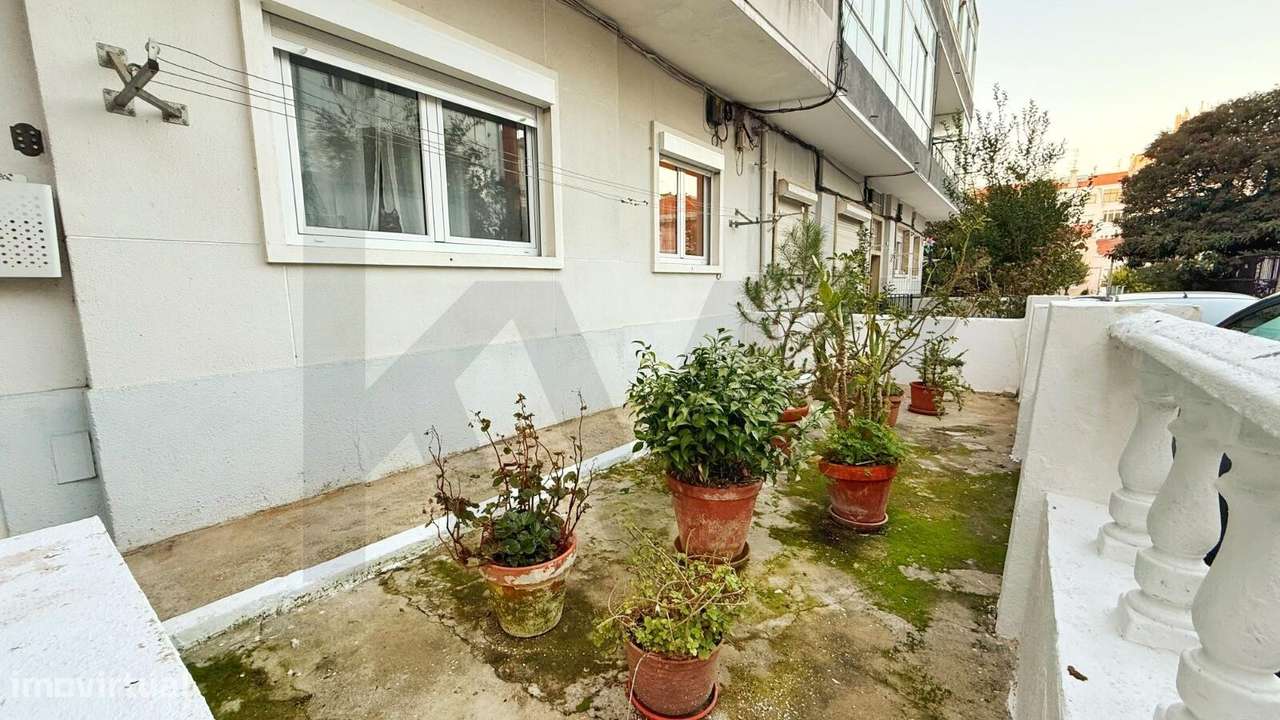 Apartamento T2 com Logradouro – Centro de Almada-18