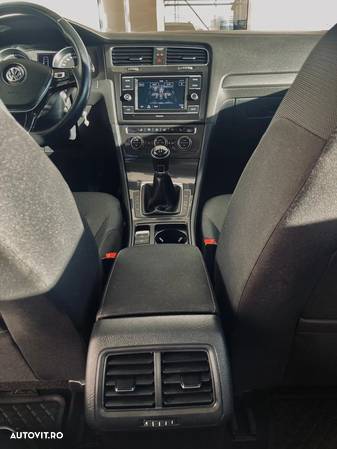 Volkswagen Golf 1.6 TDI Comfortline - 14