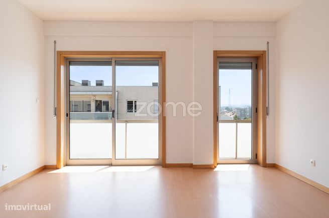 Apartamento T3 com duas varandas, garagem e arrumos, Maia-13