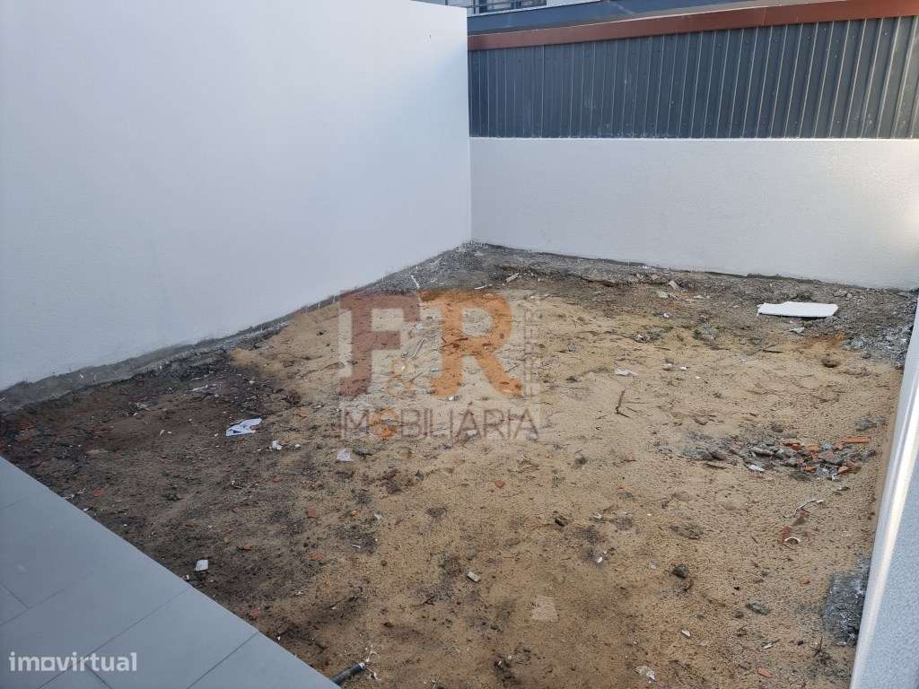 Moradia Geminada T3 com garagem e Terraço Quinta do Conde Sesimbra-13