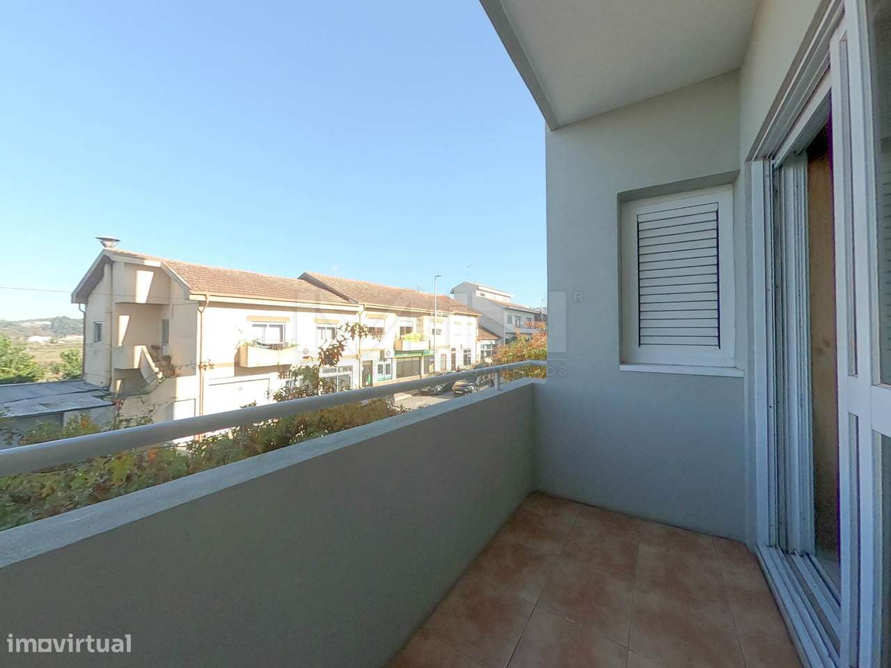 T3 com Terraço Coberto Exclusivo: A 1,5 km do Metro de Fânzeres-16