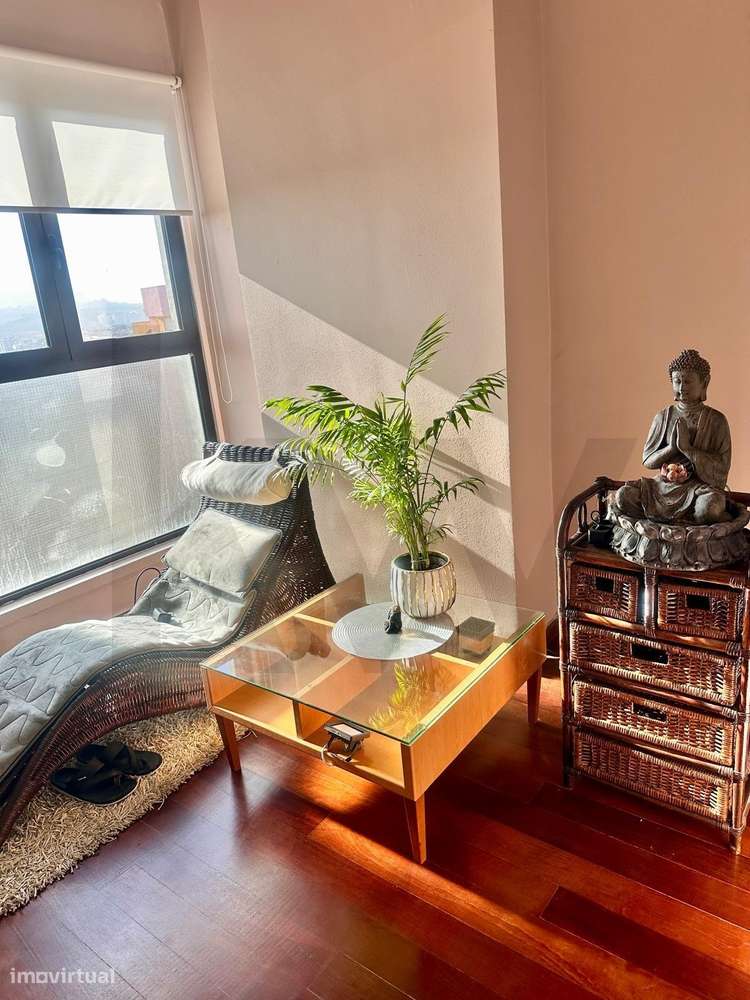 T4 no Último Piso com Terraço de 100m2 e Vista Panorâmica Deslumbrante-12