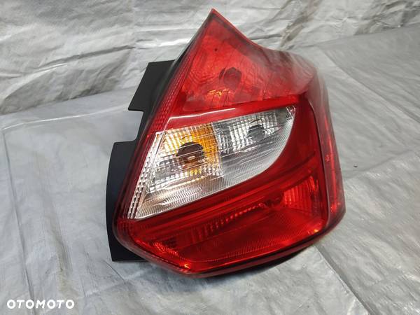 FORD FOCUS III MK3 HB Lampa Tył Prawa BM5113404-A - 3