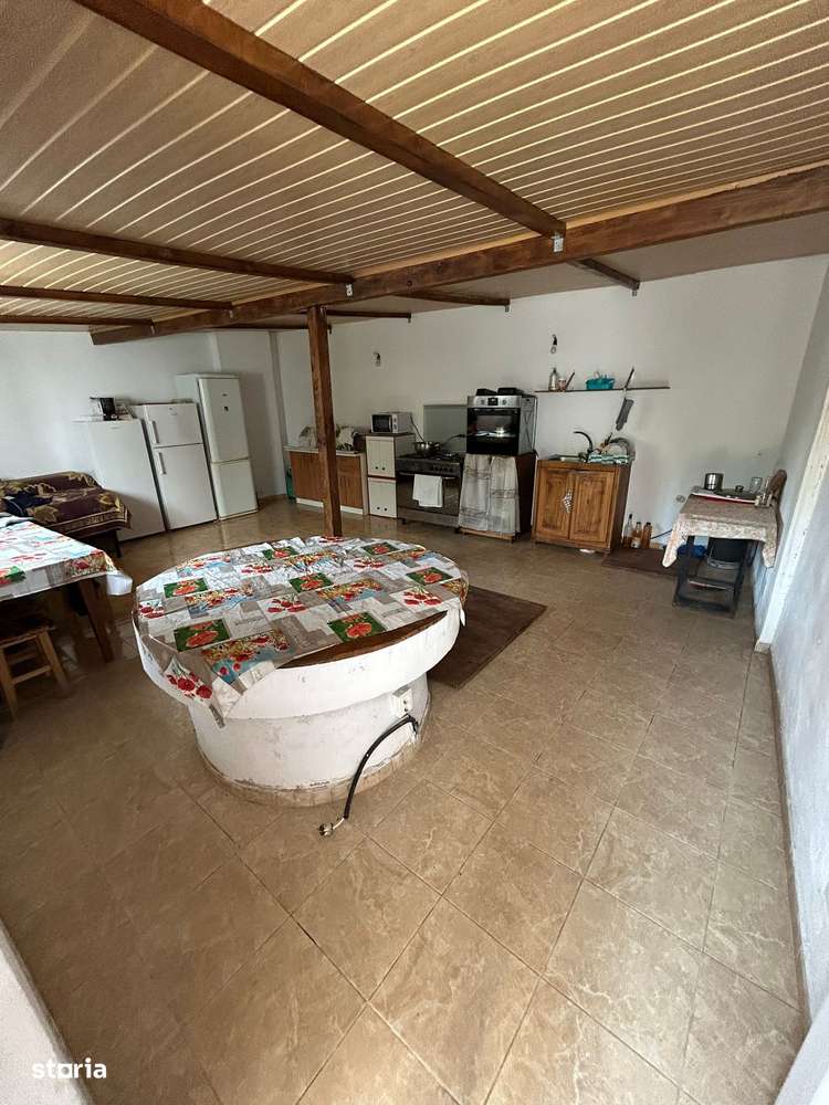 De vanzare casa cu 7 camere, 2 bai, din caramida, teren 1500 mp - Imagine principală: 5/19