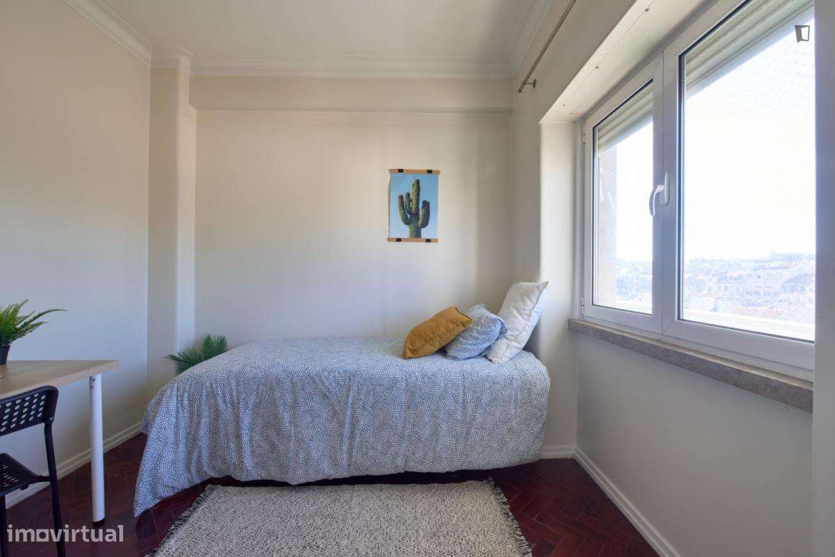 Quarto - localizado em Intendente Lisbon - Grande imagem: 4/30