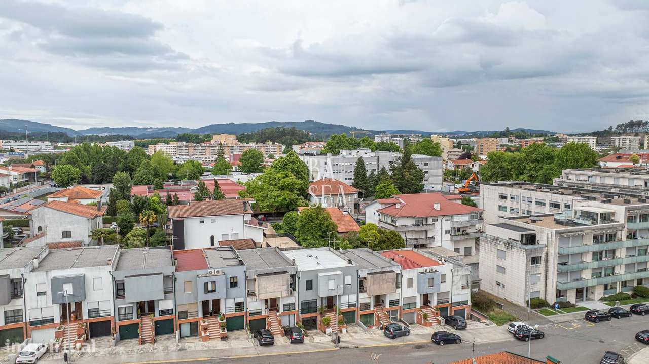 Moradia T3 em banda no centro da cidade de Famalicão-32