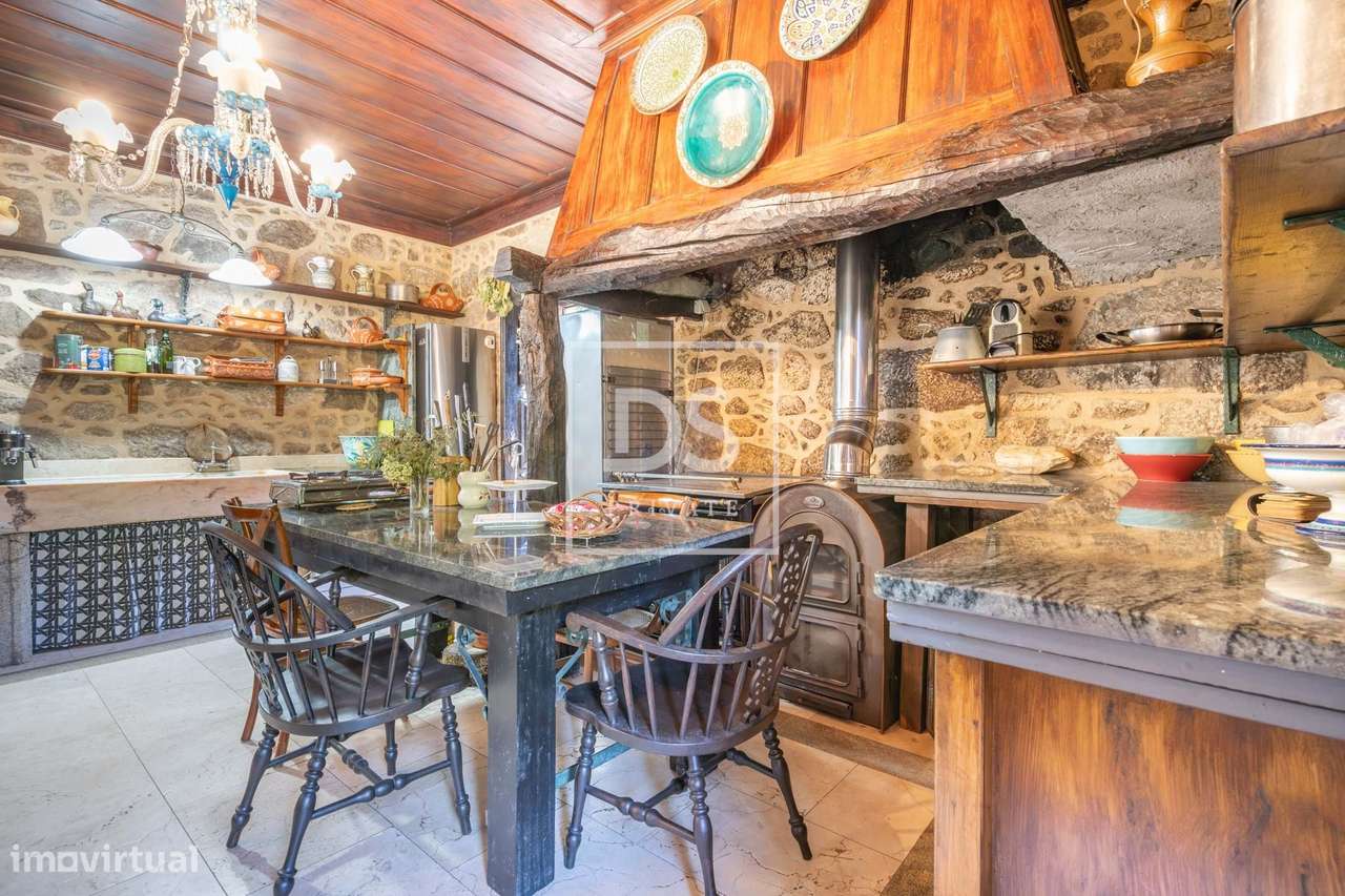 Quinta de Santo António – Propriedade Histórica com Potencial Único em-16