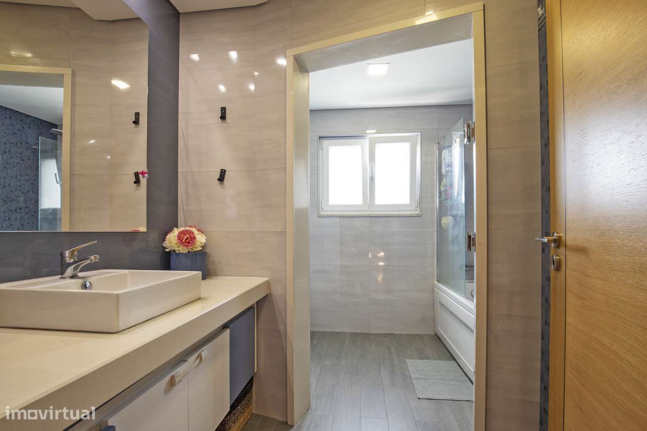 Apartamento T3 varanda estacionamento Corredoura Sesimbra-8