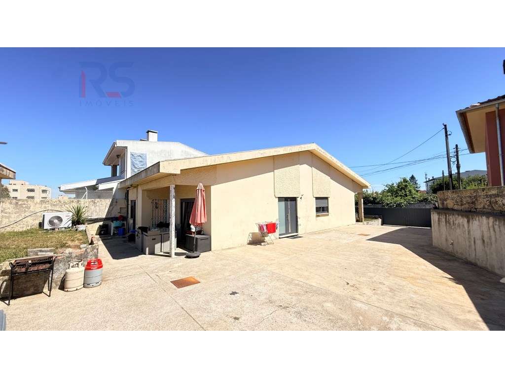 Moradia T3 Térrea no Castelo da Maia com Excelente Espaço Exterior-15