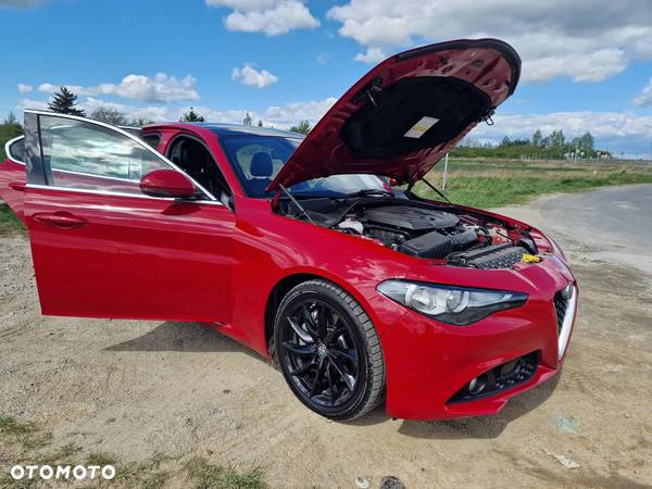 Alfa Romeo Giulia 2.0 Turbo 16V AT8-Q4 Ti - 25