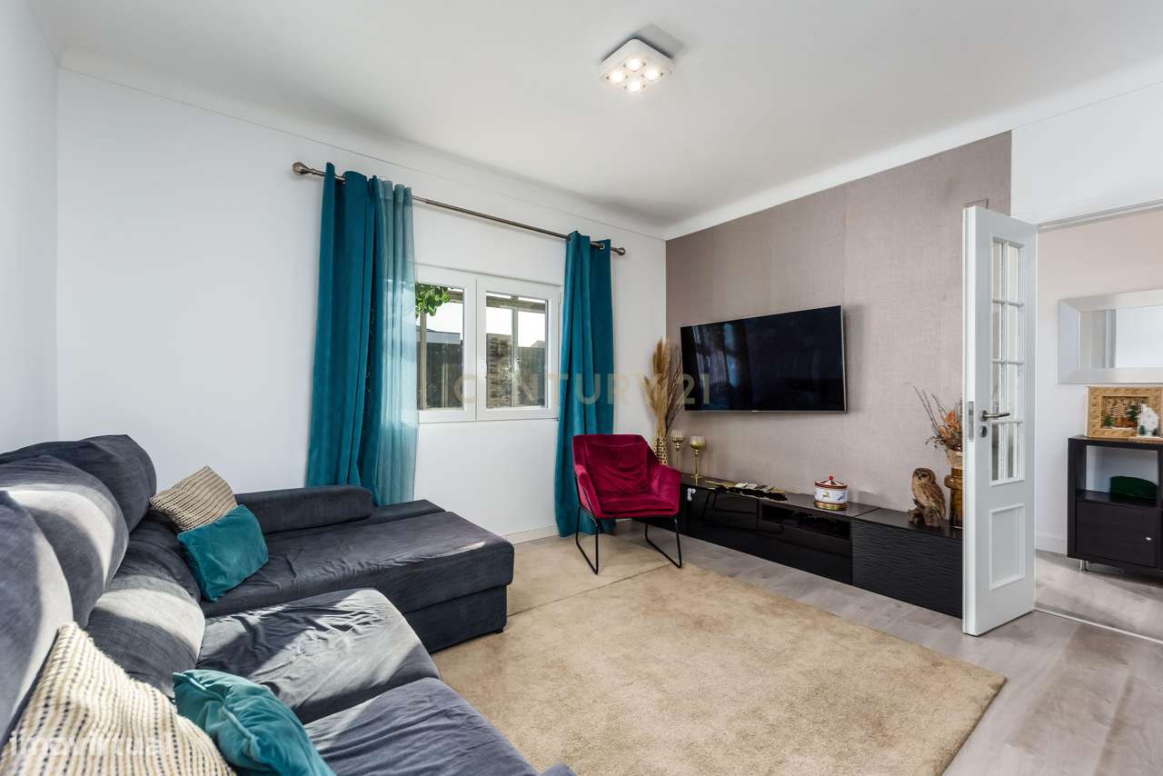 Moradia isolada T3 + T1 | Piscina | Garagem | Fernão Ferro - Grande imagem: 5/33