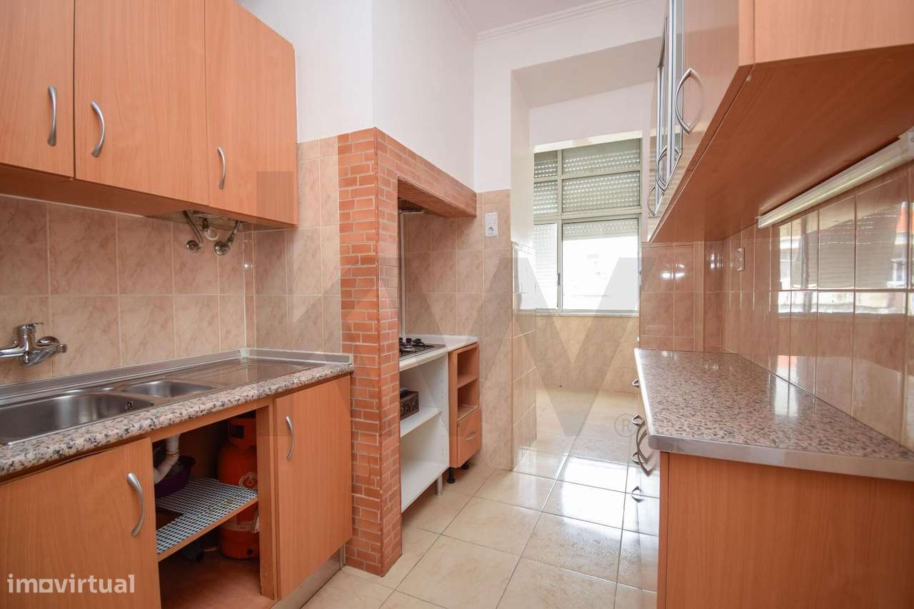 T2 em Campolide - Ideal para viver ou investir-7