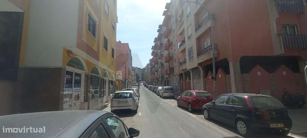 Oportunidade Única: Garagem Box com 16 m2 na Encosta do Sol-6