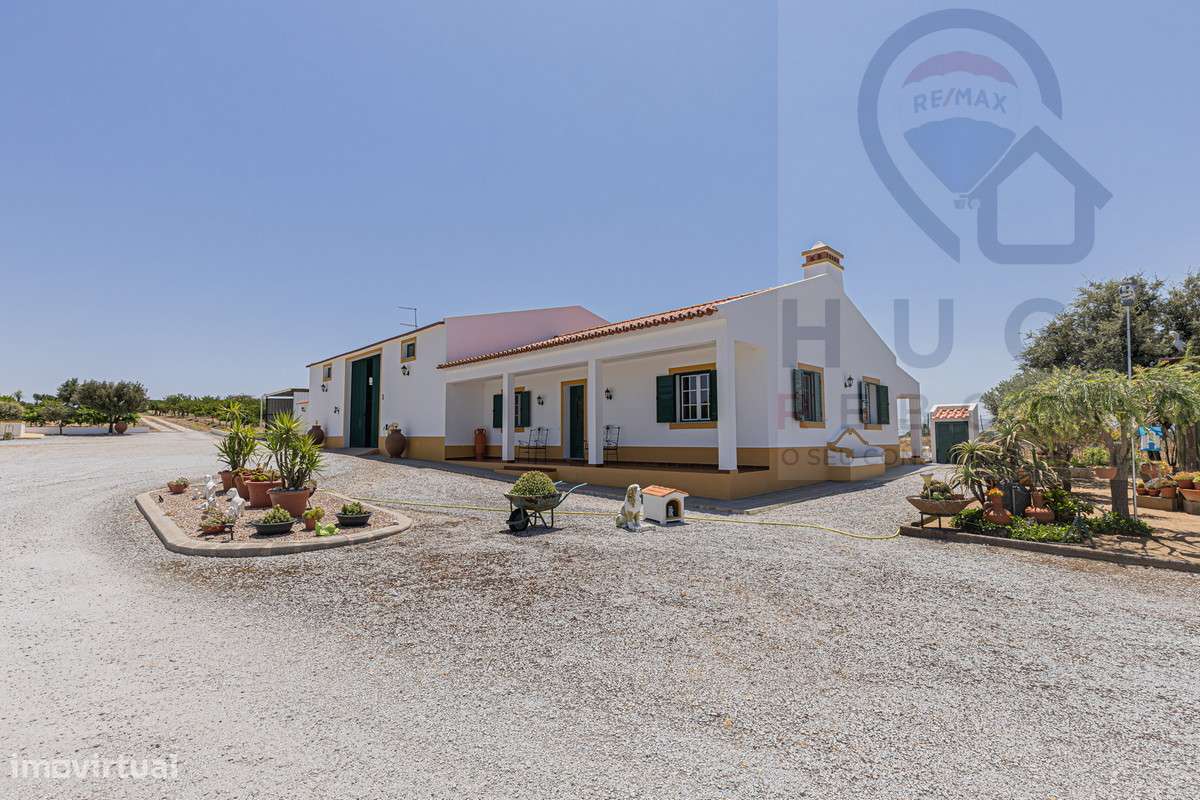 Quinta com 1,425 ha em Redondo-24