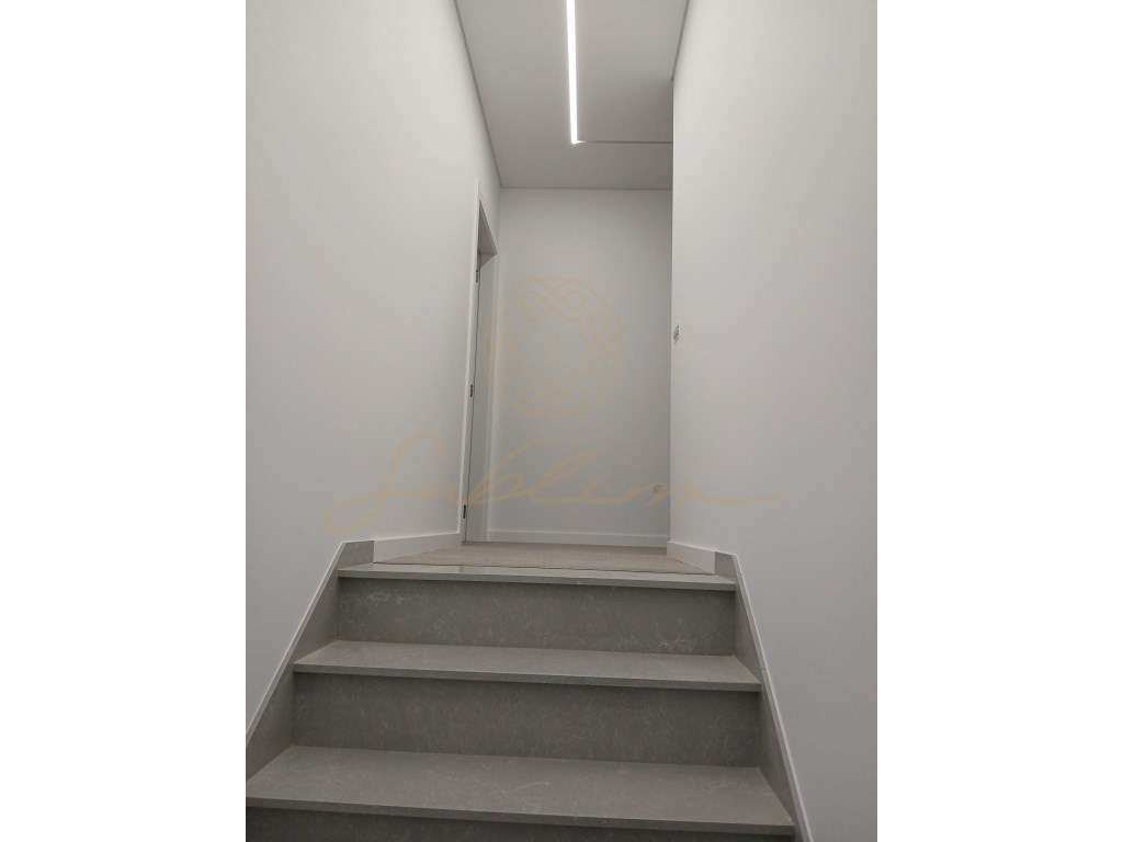 Moradia com 4 Assoalhadas NOVA - Grande imagem: 5/19