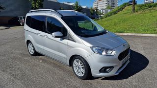 Ford Tourneo Courier 1.0 EcoBoost Titanium