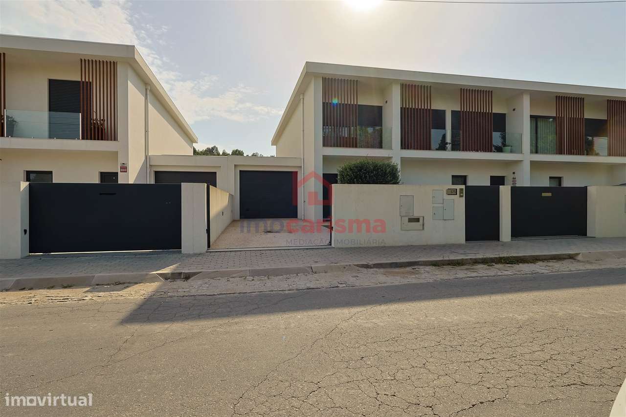 Moradia T3 em Banda com Piscina em Monte Córdova, Santo Tirso - Grande imagem: 5/31