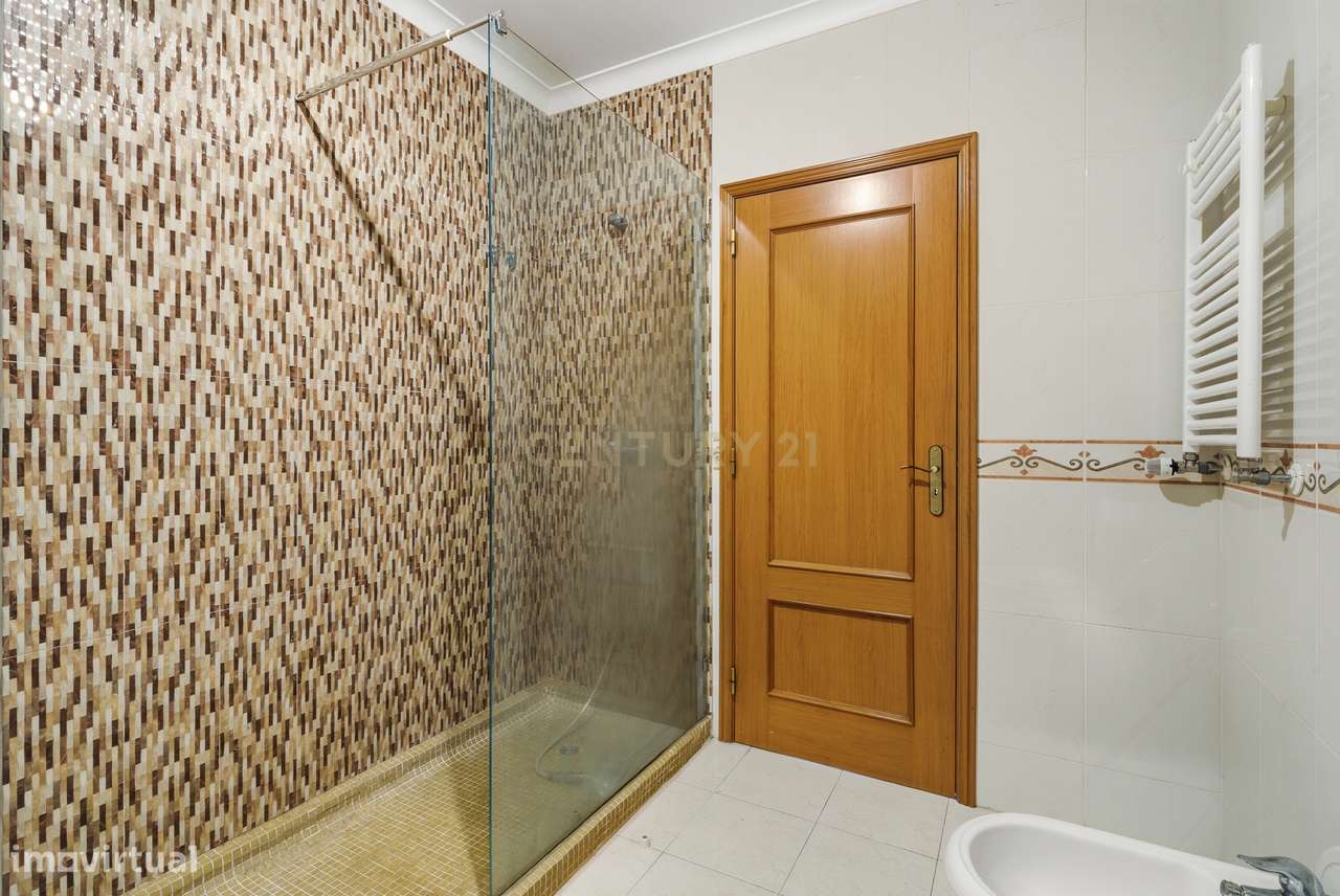 Moradia T3 com piscina e vista campo em Localização Privilegiada-27