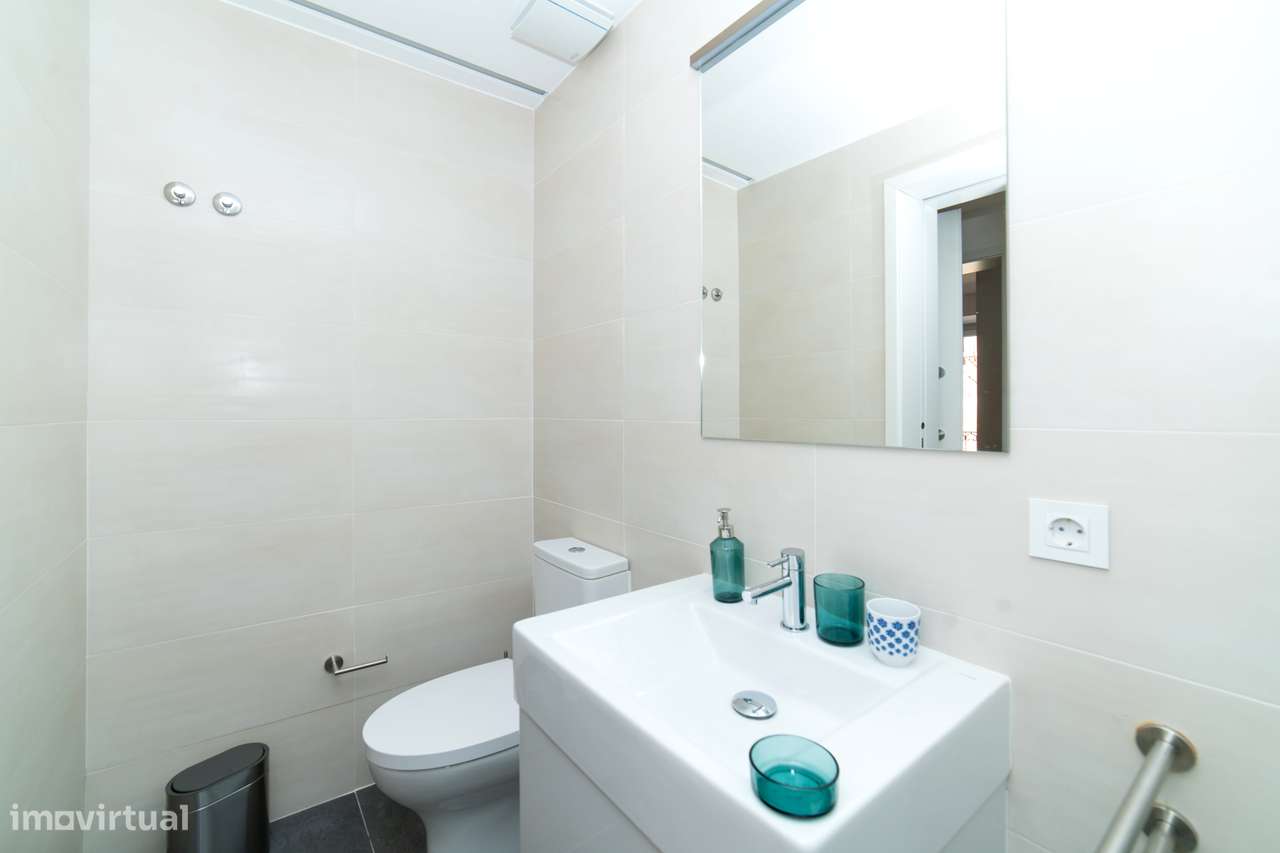 Apartamento T2 à venda no Largo Conde-Barão-2