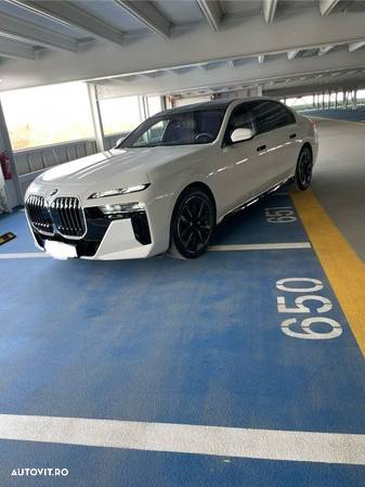 BMW Seria 7 740d xDrive MHEV - 9