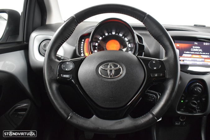 Toyota Aygo 1.0 X-Play Plus - 34
