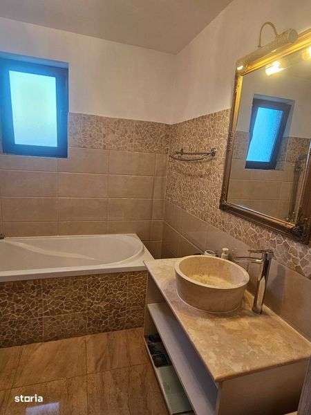 Inchiriez casa cu foisor in curte in Mamaia Nord langa Alezzi - Imagine principală: 4/8