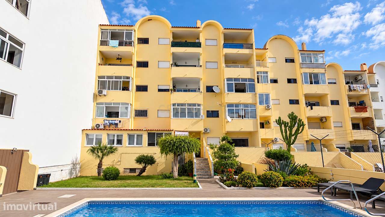 Apartamento T2 com Piscina, Elevador e Varanda Virada a Sul | Albufeir-1