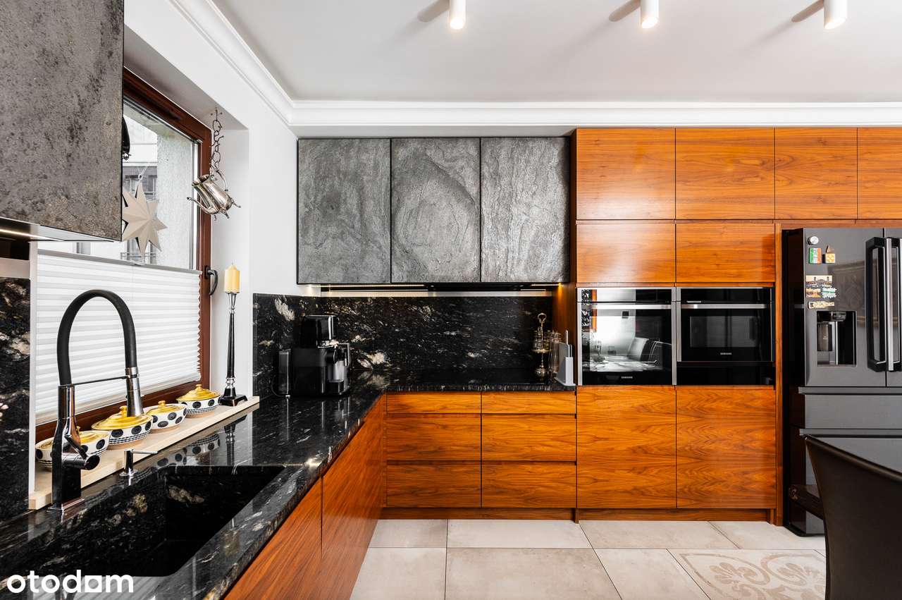 Apartament, który nie próbuje się podobać. On po prostu robi wrażenie.-15