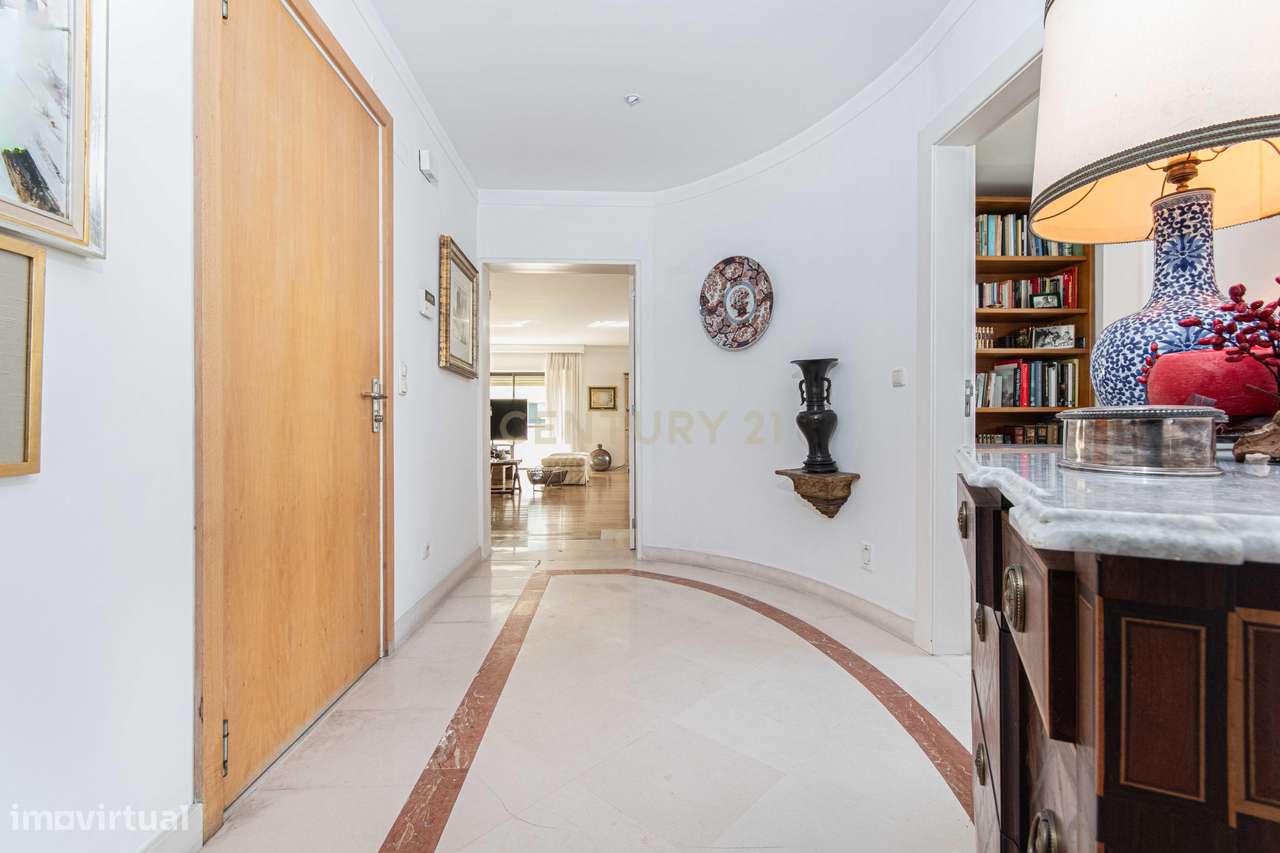 Apartamento T6 Único com Varandas Envolventes | Parque das Nações-11