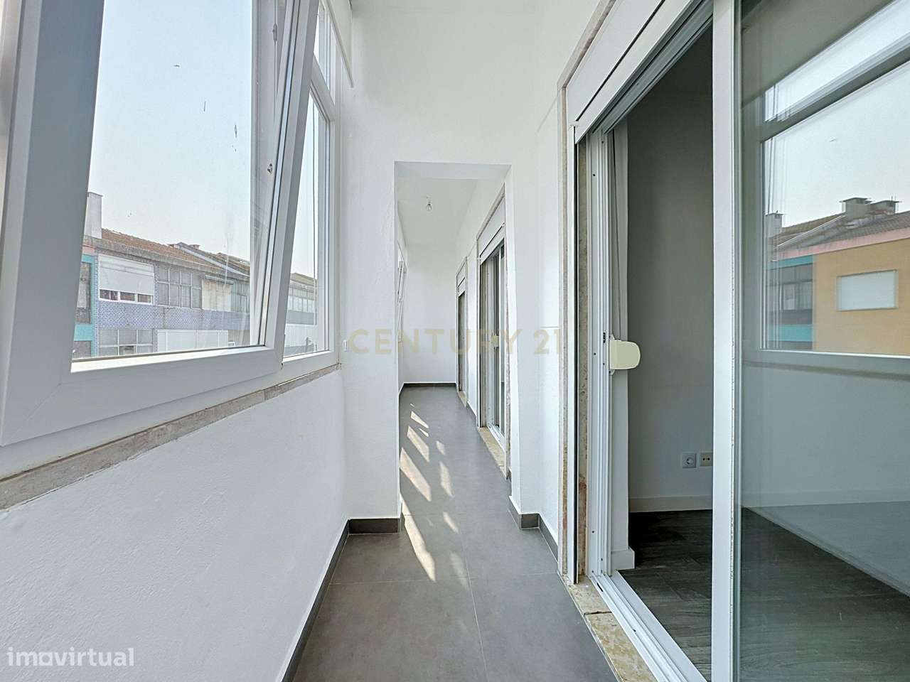 Apart. T3 remodelado em Paio Pires-18