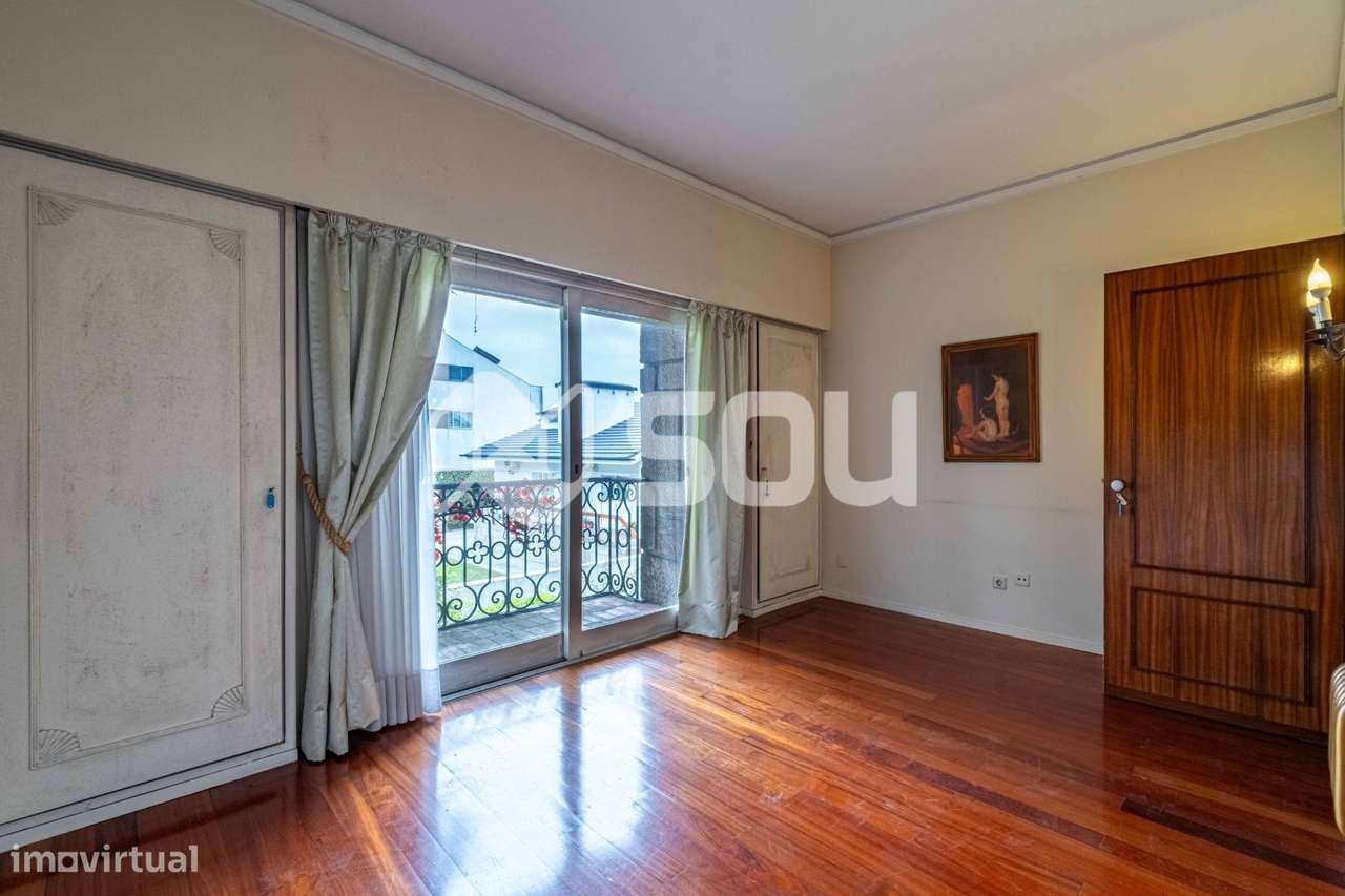Casa Senhorial T7 num Lote de 3.320m² em Leça do Balio com-21