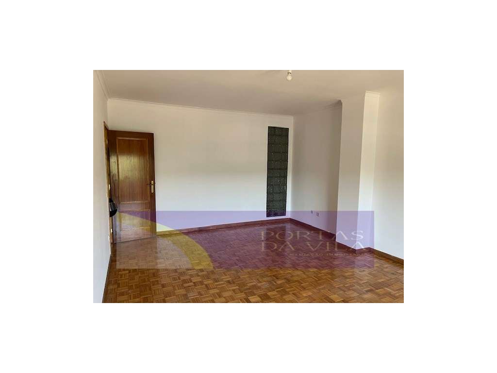 Apartamento T2+1 com Lugar de Garagem e Varanda em Guimarães - Grande imagem: 5/16