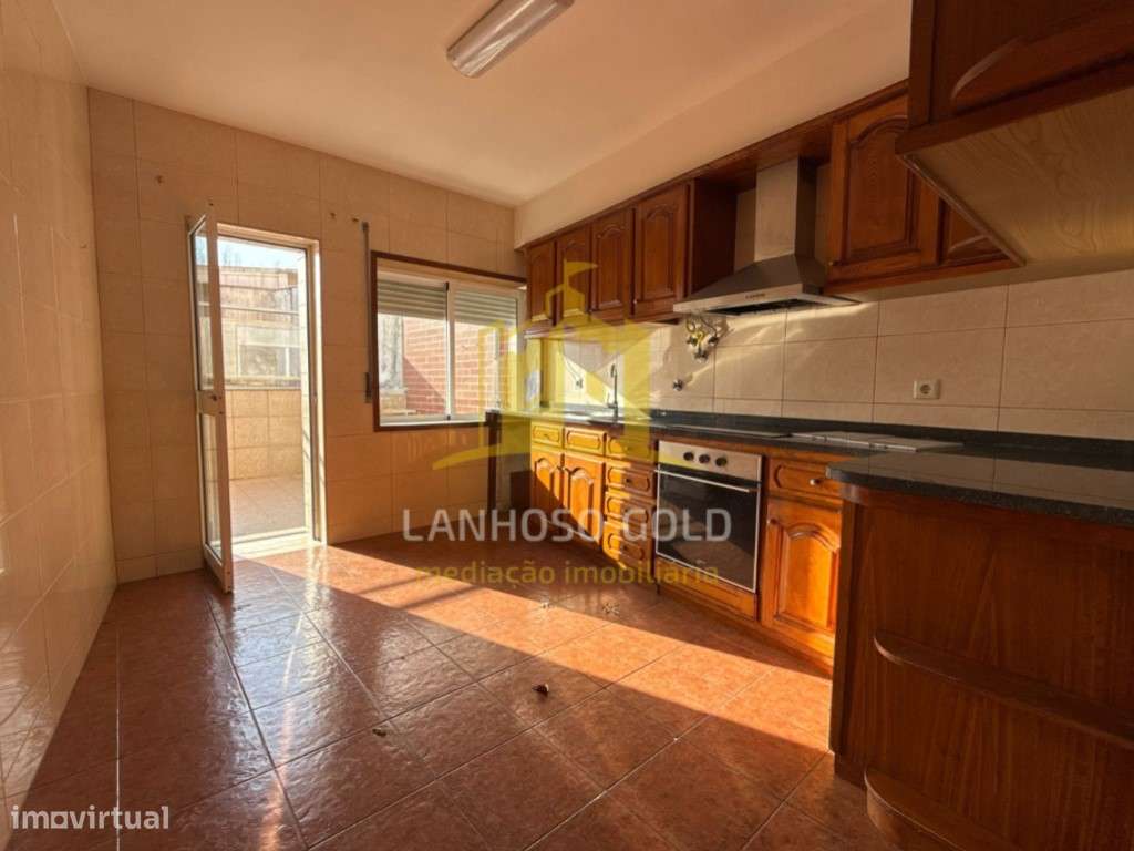 Apartamento T3+1 | Nossa Senhora do Amparo, Póvoa de Lanhoso-10
