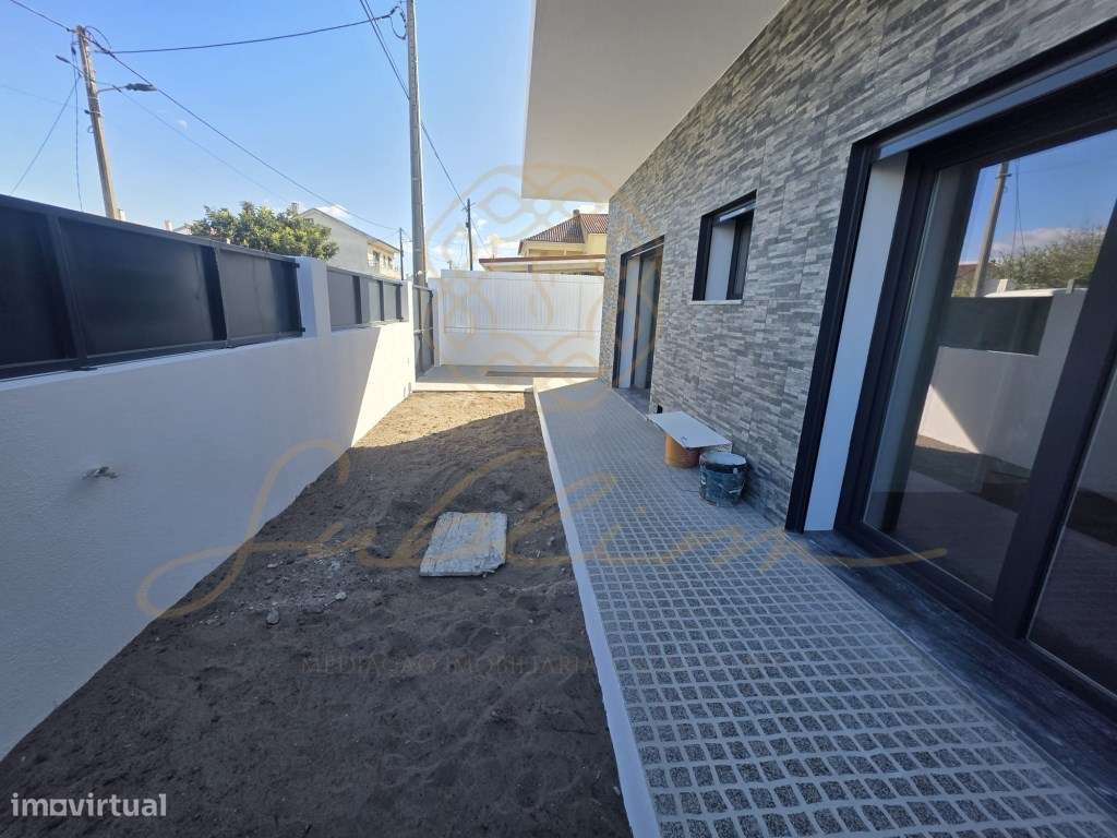 Moradia Isolada , térrea com 5 Assoalhadas - Grande imagem: 4/29