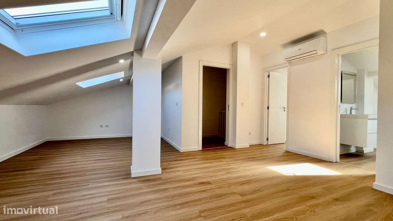 Apartamento T3+1 Duplex | 154 m² | Totalmente Remodelado | Queluz-45