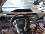 Toyota Prius C AQUA deska kokpit dolna część - 5