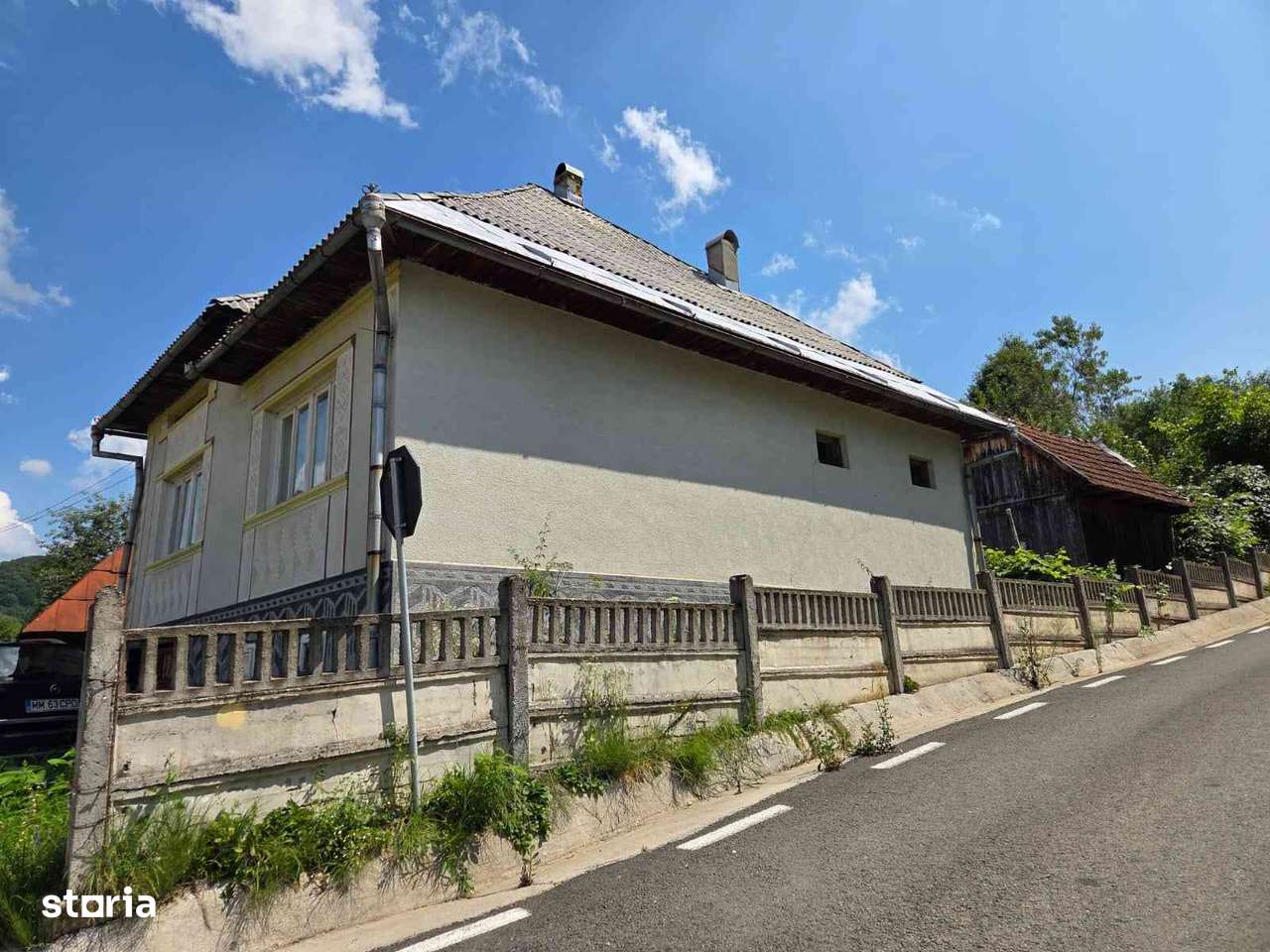 Casa de vanzare cu 4 camere si garaj - Imagine principală: 2/8