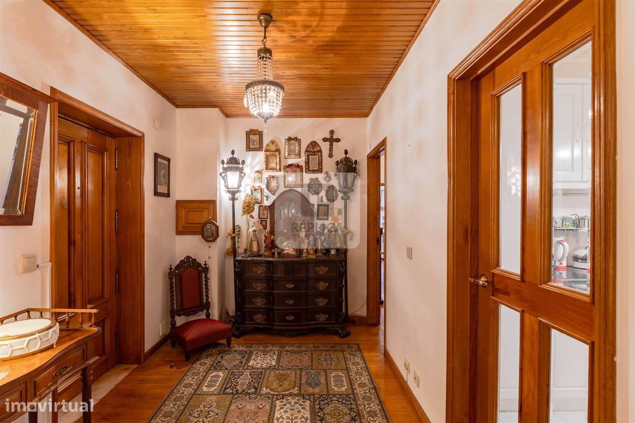 Apartamento T4 Com áreas generosas em Vilar do Paraíso-13