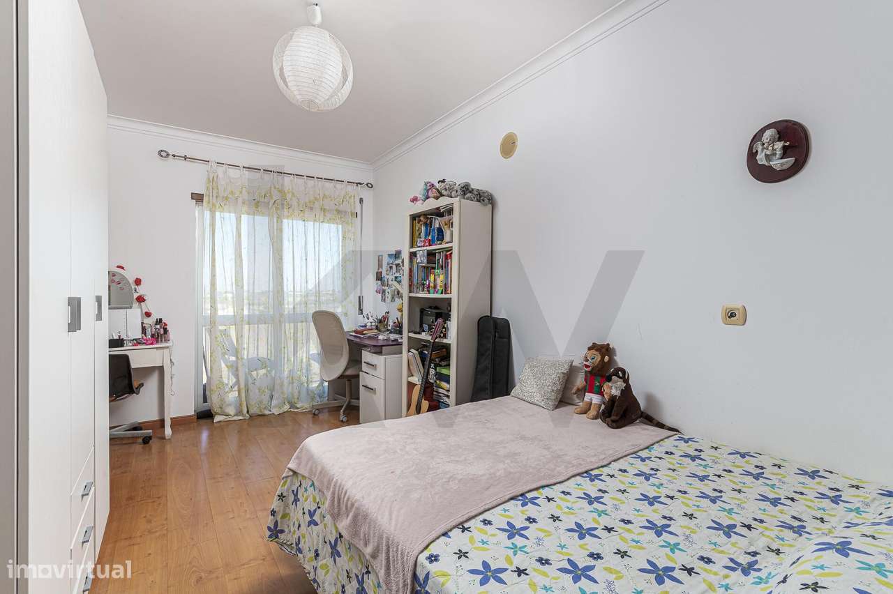Apartamento T3 com elevador e vista desafogada, Urbanização do Moinho,-23