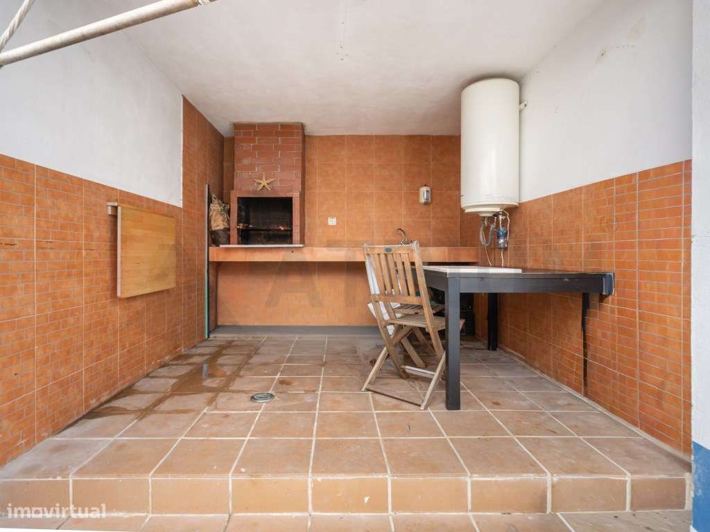 Moradia T3 com garagem, no Faralhão-31
