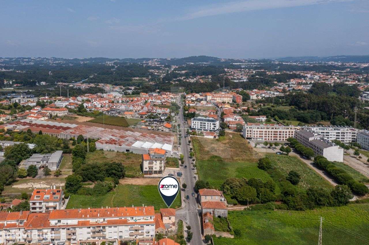 Moradia individual (293m²)com terreno (441m²) para recuperar - Espinho-18