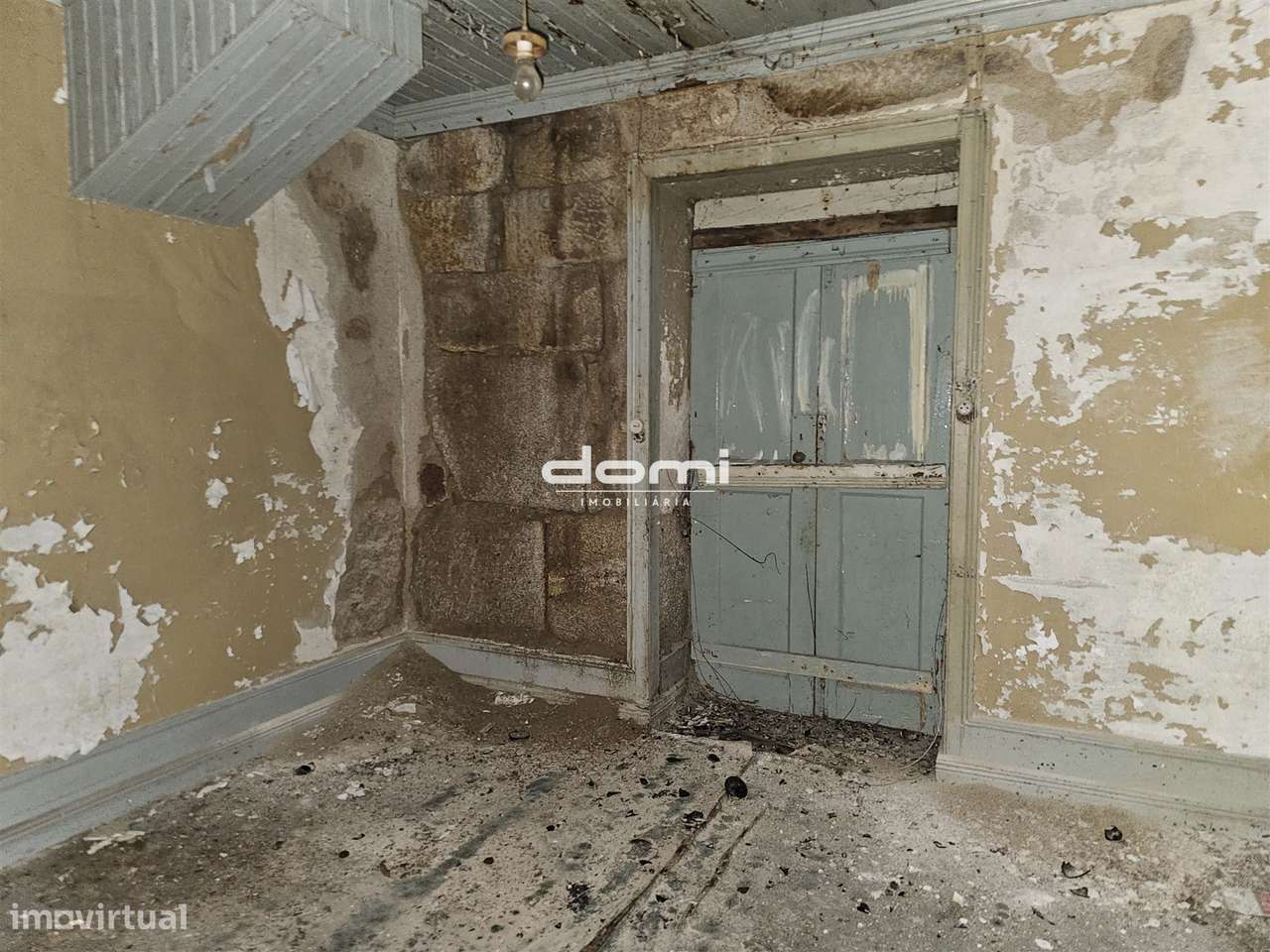 Moradia para reabilitar com grande potencial sita na Cidade de Mangual-4