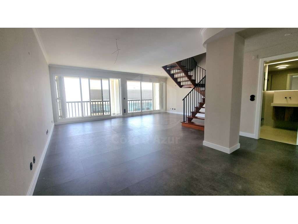 Apartamento T3 Duplex no Centro de Sesimbra - Segunda Linha de Mar - Grande imagem: 4/25