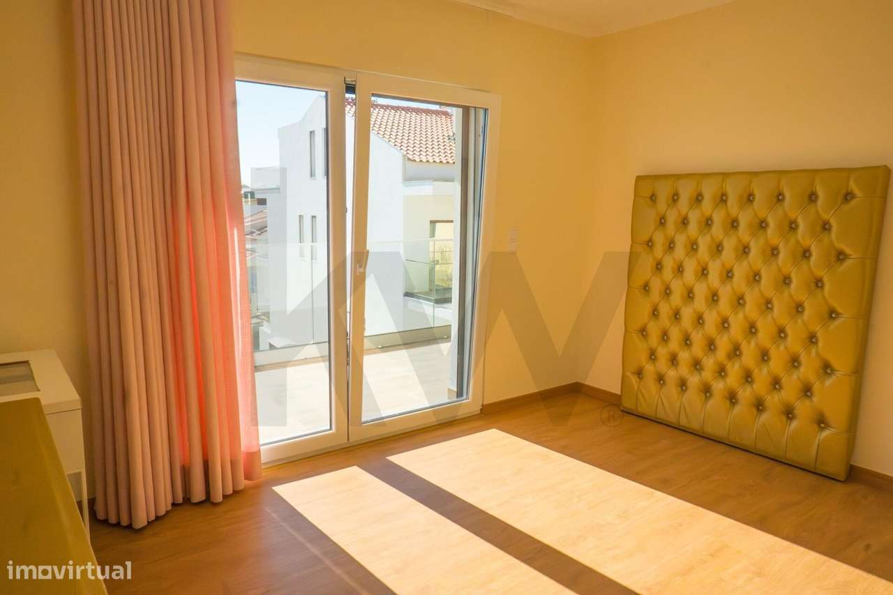 Luxo e exclusividade em Famões com vista sob Lisboa-27