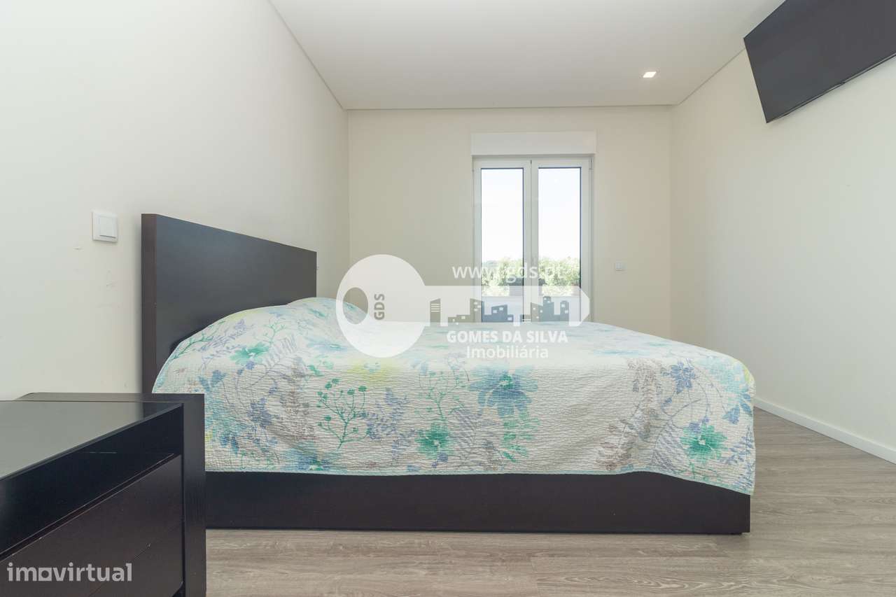 Moradia T3+1 com Espaços Comerciais – Ideal para Viver e Investir-18