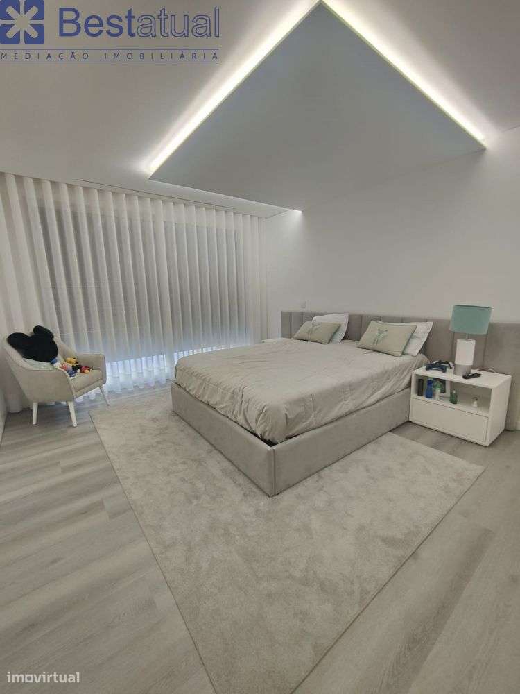 Moradia T 3 -4 frentes- de Luxo c/Piscina - Sande São Lourenço-28