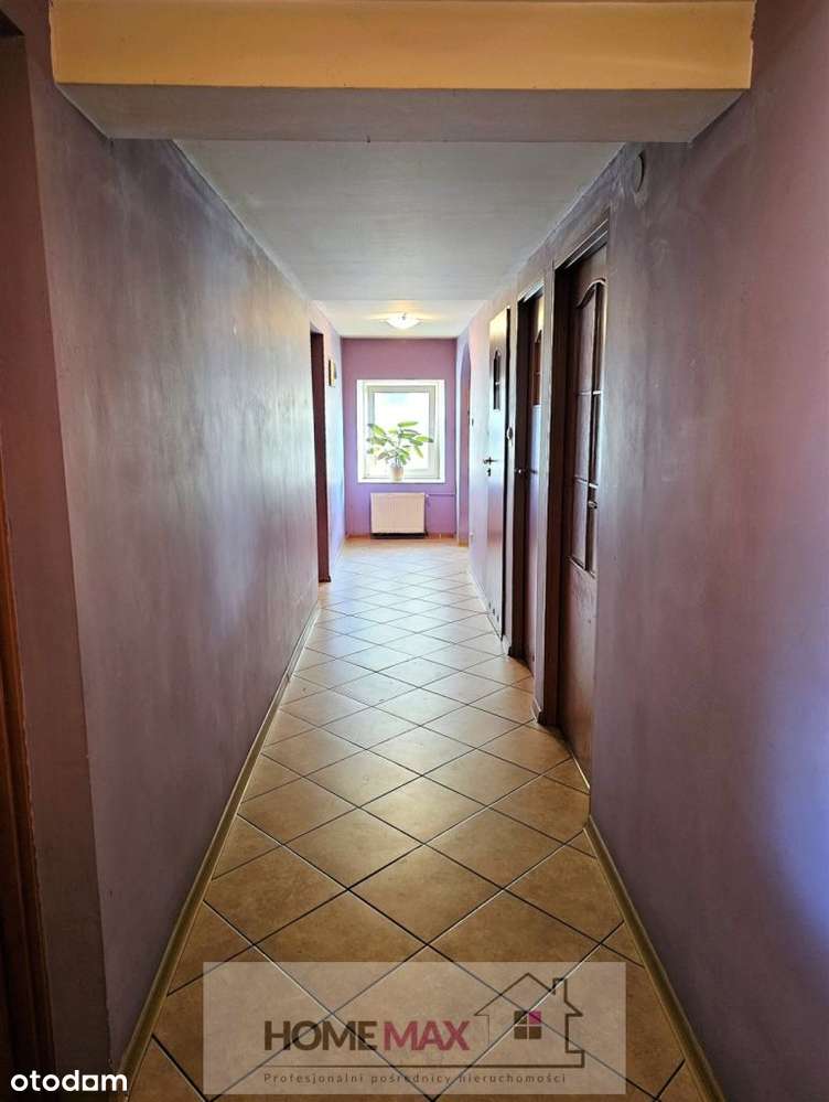 Budynek mieszkalny z zabudowaniami gospodarczymi-8