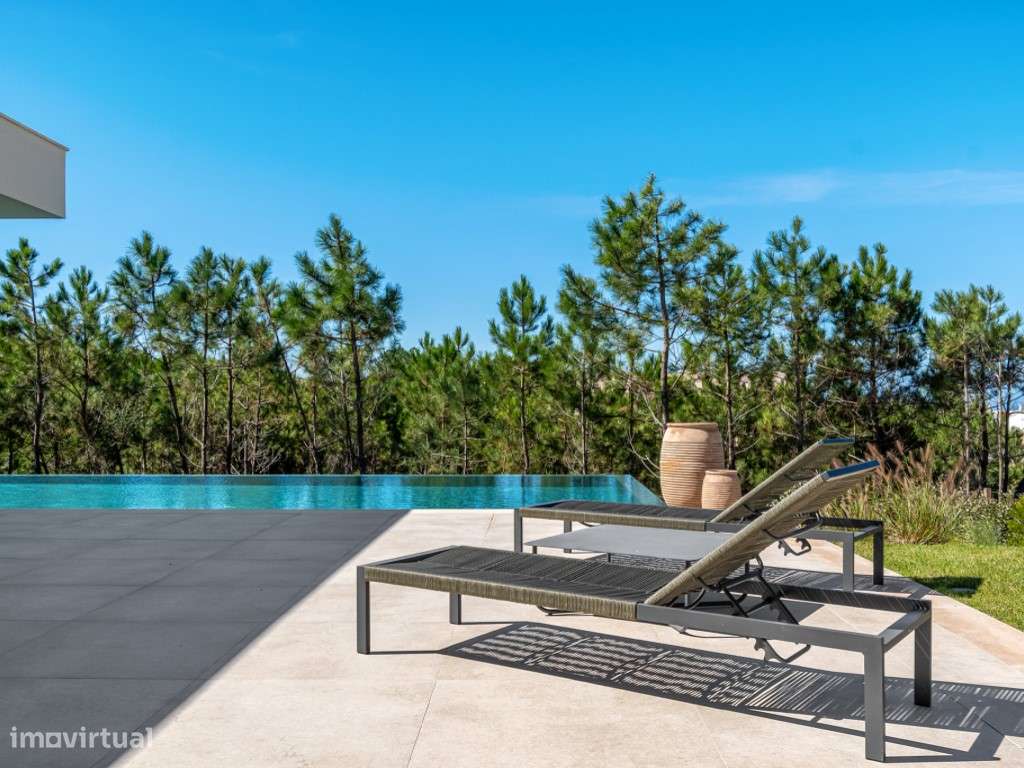 Moradia T4 com Piscina, Jardim e Vista deslumbrante sobre o Mar-6