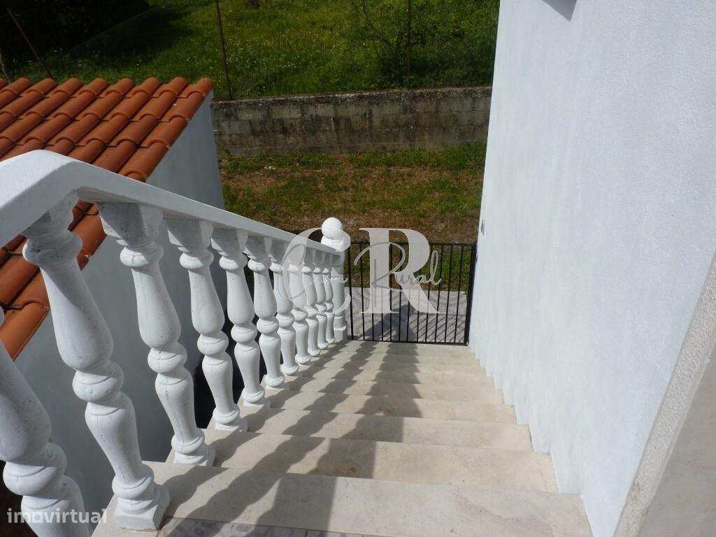 Fantástica moradia T3 com garagem e terreno generoso em Vila Facaia –-21