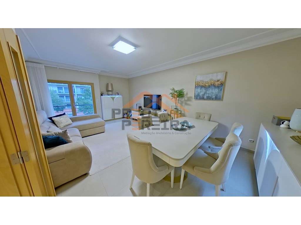 T3 com duas varandas e box para duas viaturas, nas Colinas do Cruze... - Grande imagem: 2/29